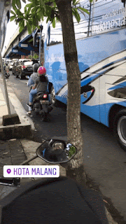 Menerobos Macet (Jangan Ditiru) menerobos-macet.gif