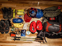 5 Hal yang Perlu Dibawa saat Mendaki Selain Sandal Gunung 5 Hal yang Perlu Dibawa saat Mendaki Selain Sandal Gunung