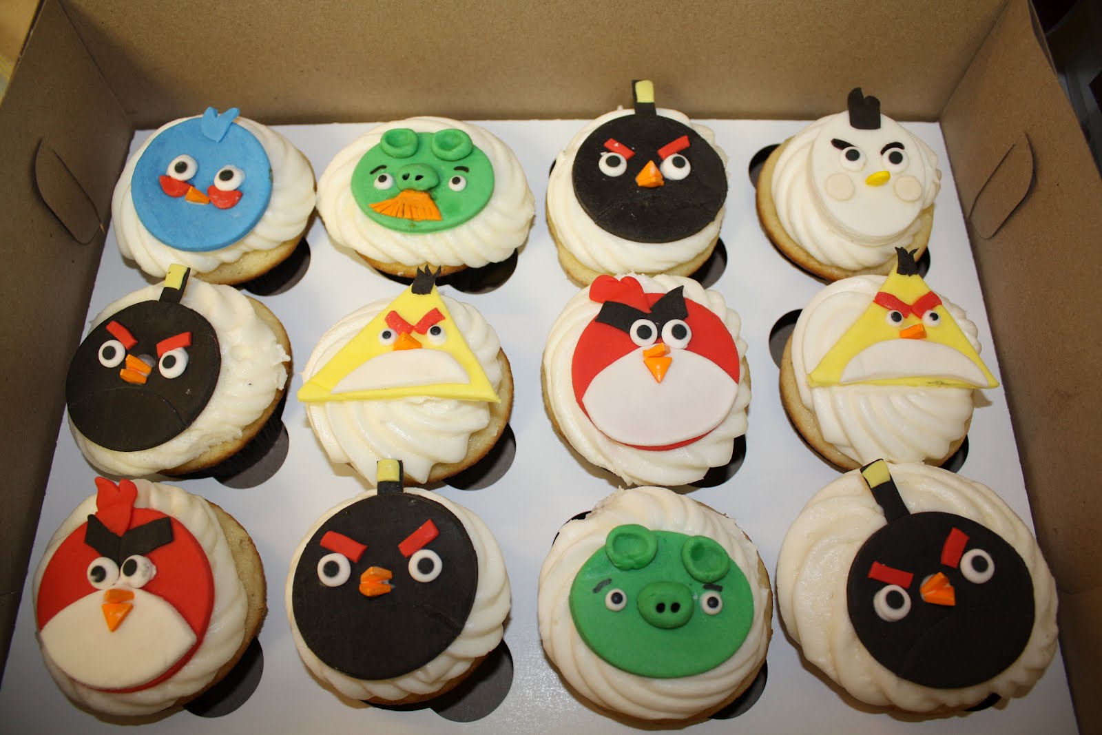 Two Sweet Bakery: Angry Bird cupcakes
