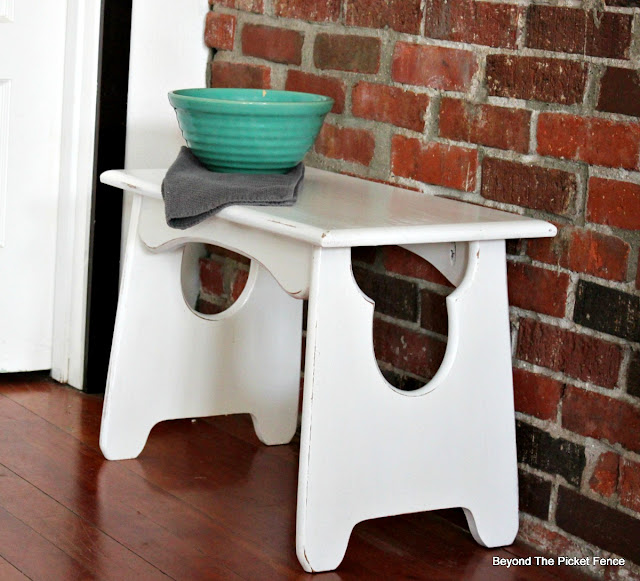 Chalk paint upcycles an old wood bench from the thrift store