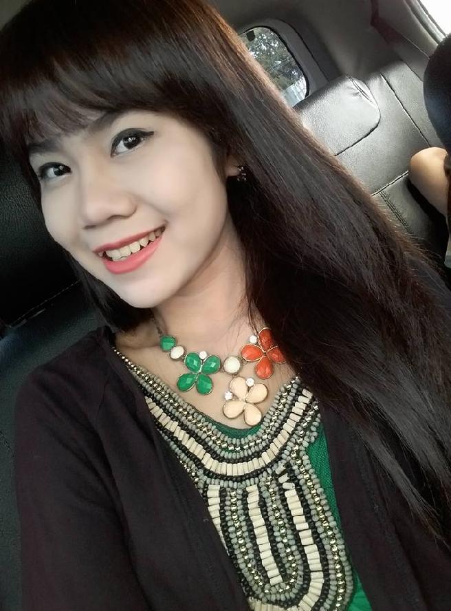 Diantara Beberapa Artis Minang Lagi Naik Daun Ratu Sikumbang Dan Rayola Koran Transaksi