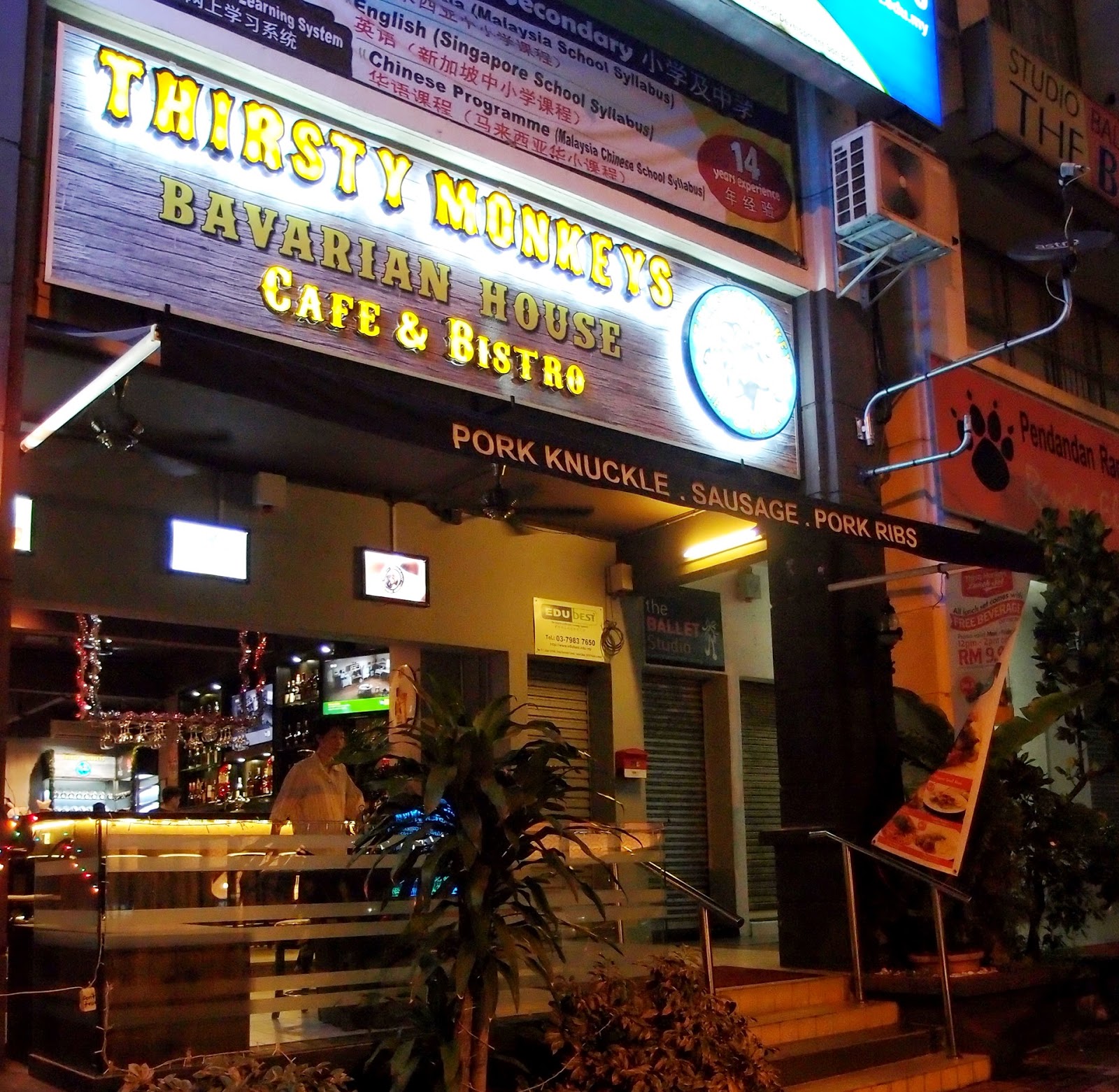 Best Restaurant To Eat: Thirsty Monkeys Café & Bistro Taman Desa Old