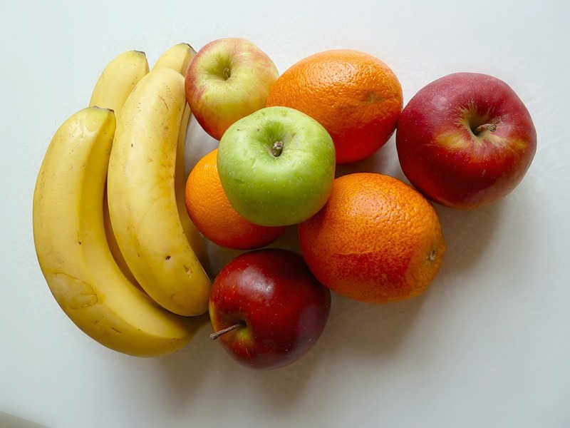 Бананово фруктовый. Яблоки и бананы. Фрукты бананы яблоки. Яблоко и апельсин. Фрукты яблоко банан апельсин.