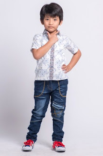 Model baju batik anak laki-laki casual Model baju batik anak laki-laki casual