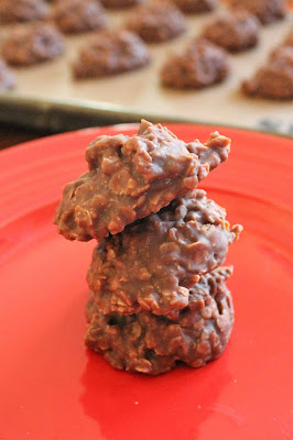 Classic No Bake Cookies - Easy, Quick Chocolate Peanut Butter Cookie #ChristmasCookiesWeek #ChristmasCookies