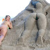 Kátia Carvalho é homenageada com escultura de areia no Rio