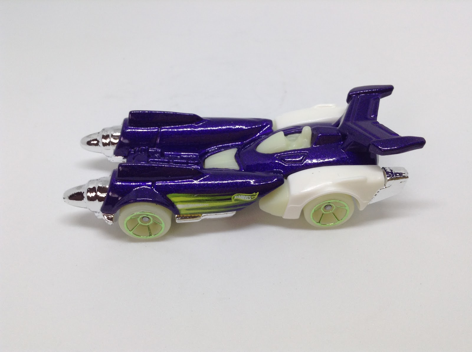 Julian's Hot Wheels Blog Ollie Rocket (2017 HW Glow Wheels)