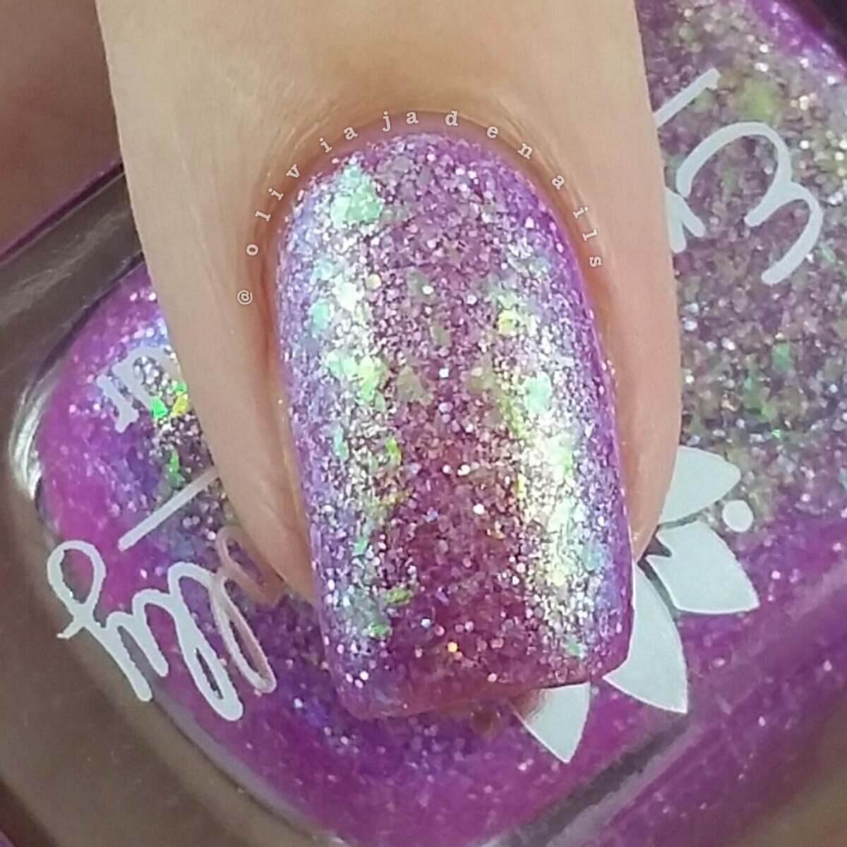 Emily de Molly Showdown swatched by Olivia Jade Nails