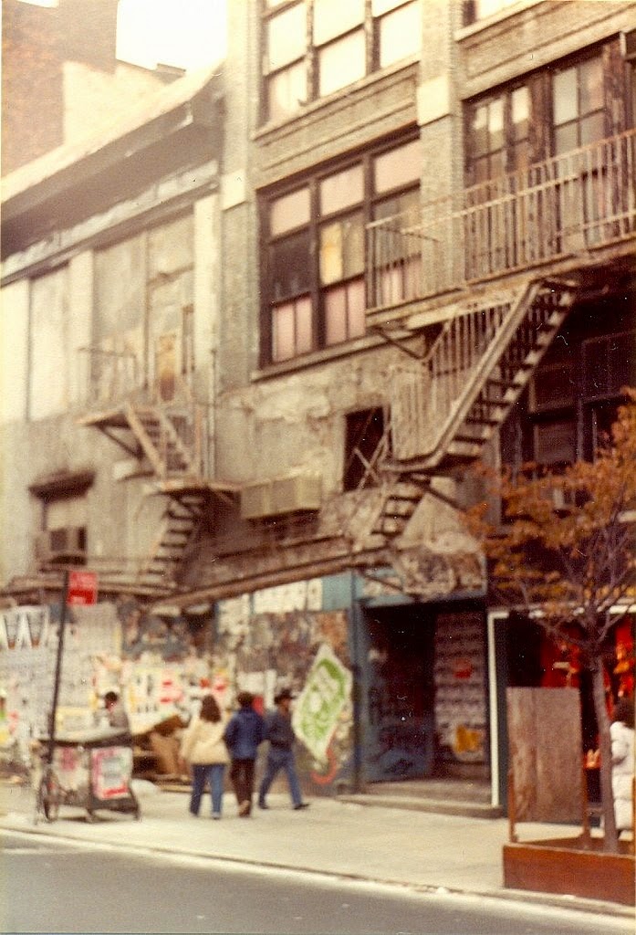 Amazing Photographs Capture Street Scenes of New York City in 1982-1983