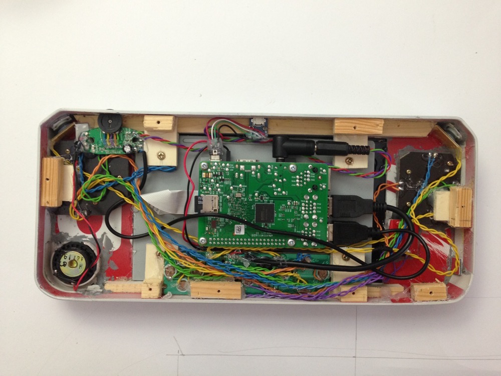 Raspberry Pi Gamepad, with 7" screen