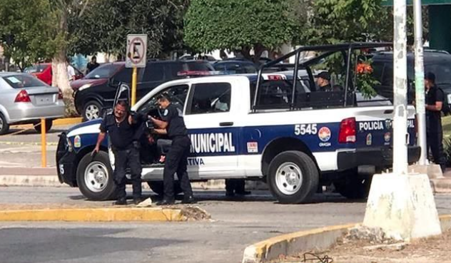Grupo armado ataca a la Policía en CANCÚN, 1 muerto y 3 heridos.. de Tijuana a Ensenada y el crimen como si nada... Screen%2BShot%2B2017-03-14%2Bat%2B18.48.25