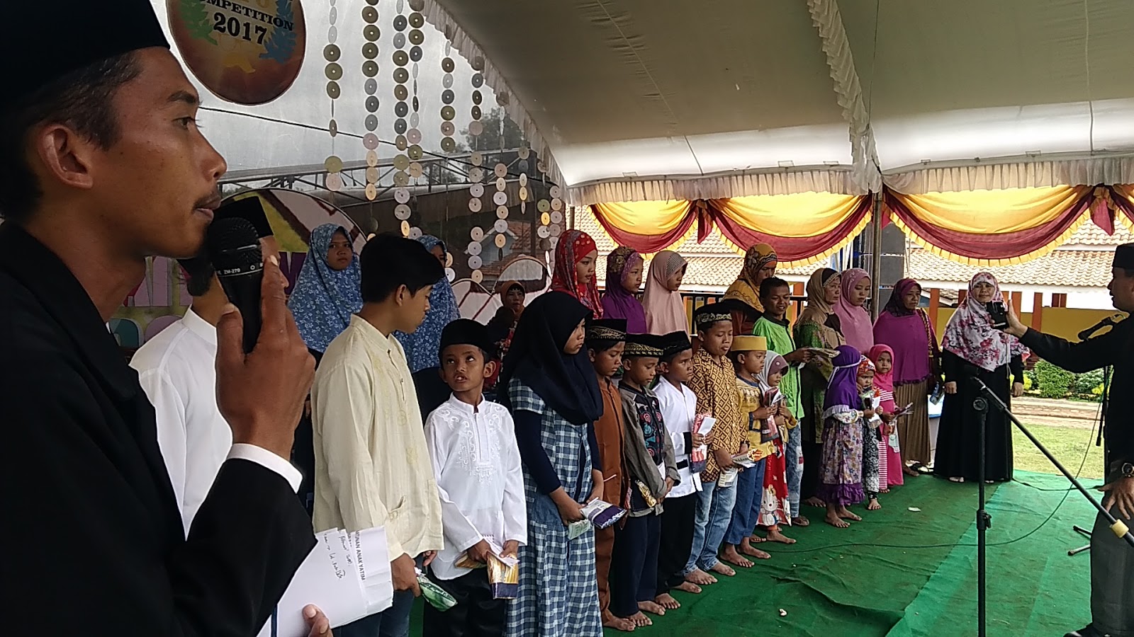 Santunan anak yatim prioritas program sosial SMAIT Baitul Muslim