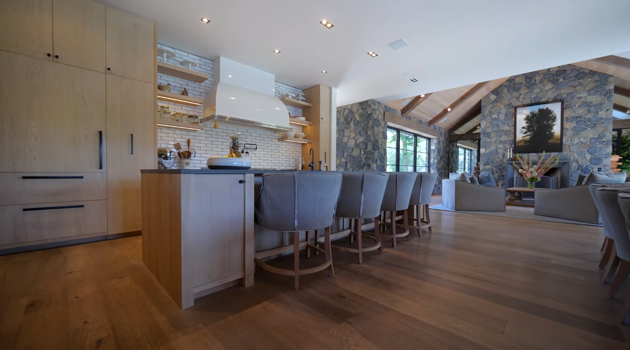 19 Photos vs. Napa Valley-Inspired Luxury Estate in the Heart of Vancouver | Modern Architecture Home - Luxury House & Interior Design Tour 19 Photos vs. Napa Valley-Inspired Luxury Estate in the Heart of Vancouver | Modern Architecture Home - Luxury House & Interior Design Tour