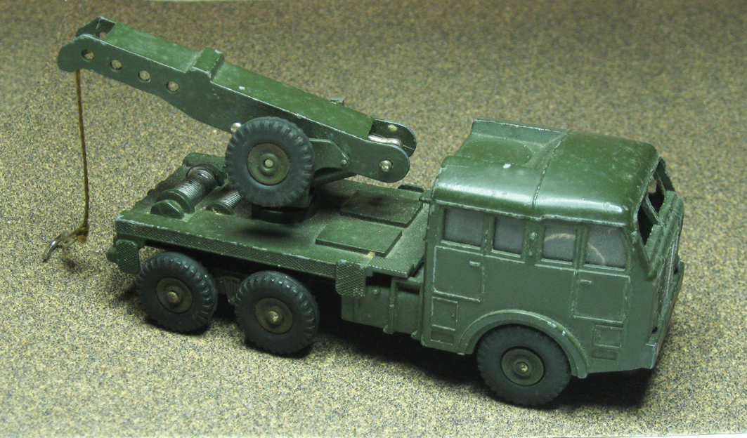 themes 43 Militaires / Military Dinky Toys / Solido
