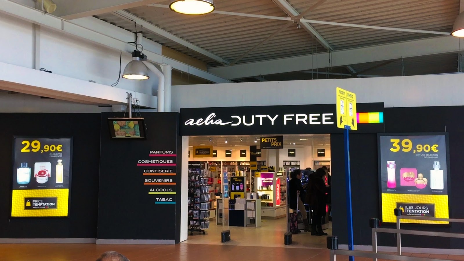 Paris BeauvaisTille airport BVA Low cost alternative Paris airport info guide