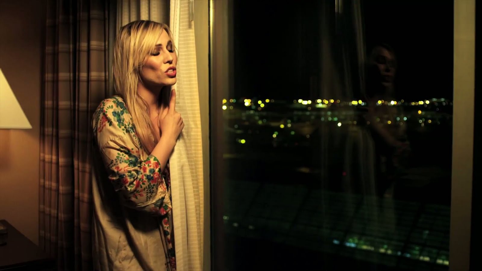 Download Simple Plan Jet Lag ft. Natasha Bedingfield (Official Video