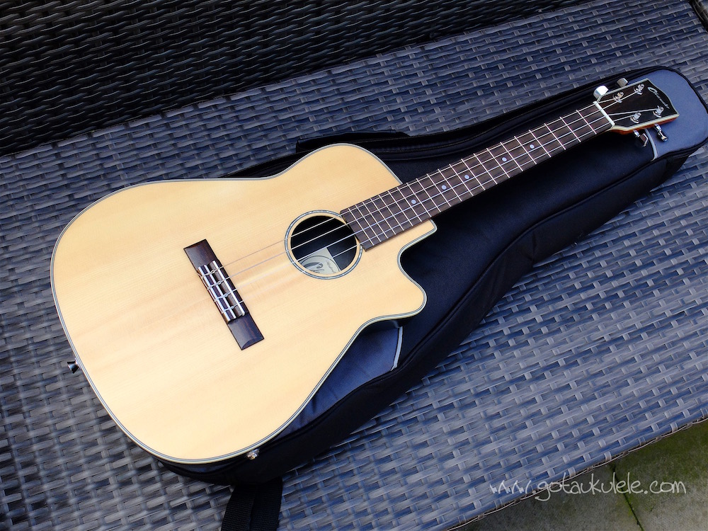 Clearwater UCW7B/PU Roundback Baritone 