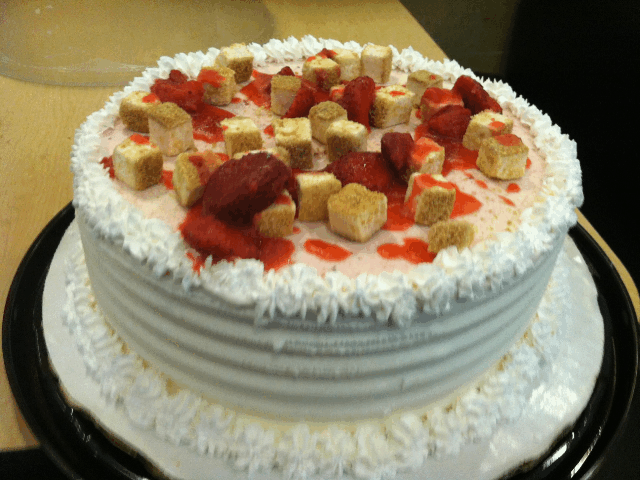 Everything Cakes! Strawberry Cheesequake Blizzard Cake