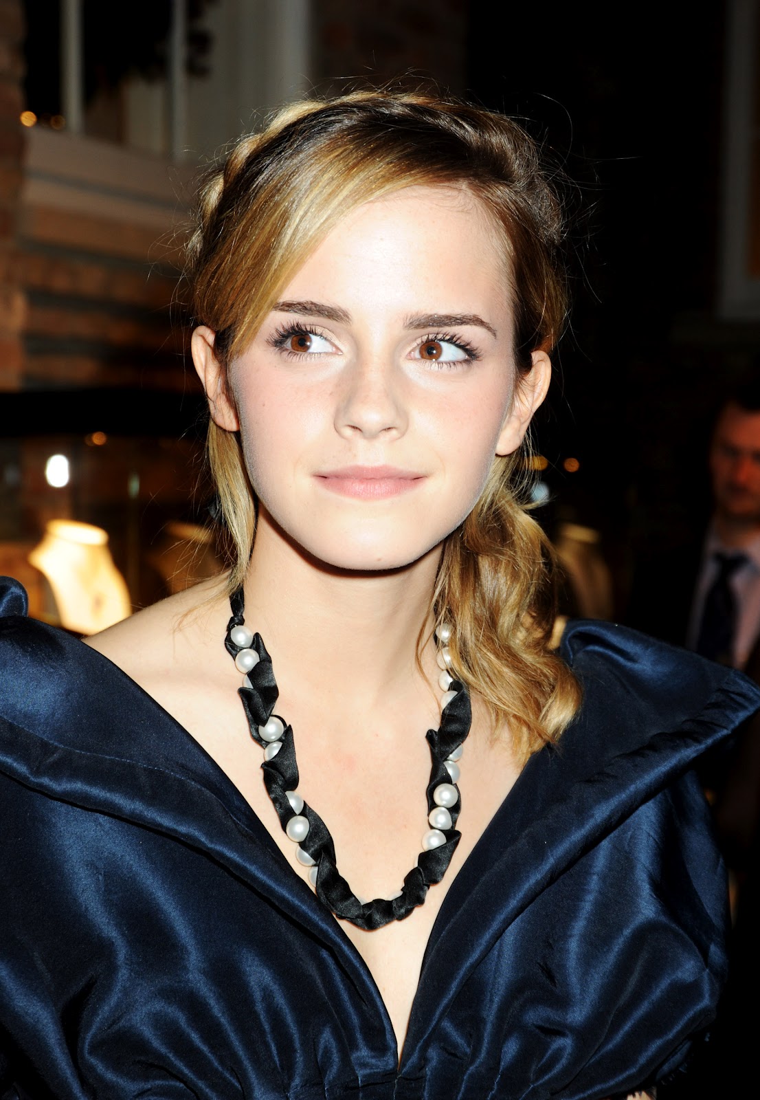Just4Celebs - fresh links of celebrities: Emma Watson long 