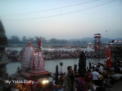 Pilgrims gathered at the Har Ki Pauri Ghat in Haridwar for the evening Ganga Aarti