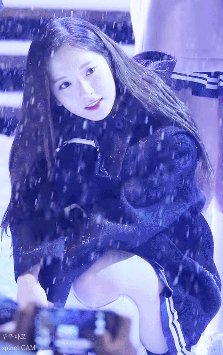 우주소녀 보나 1년전 눈내리던 밤.jpgif | 인스티즈