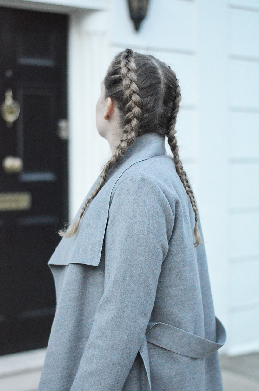 tresse inversée, trench gris, vans à frange, blog mode, blogueuse mode