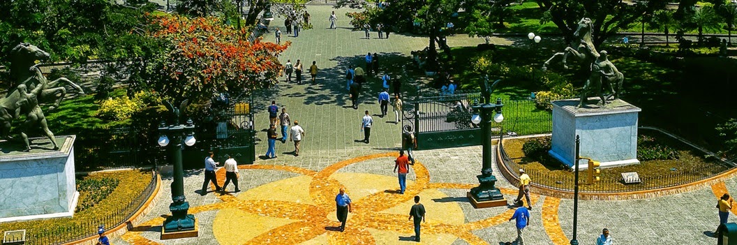 Sitios turísticos de Guayaquil Plaza del Centenario