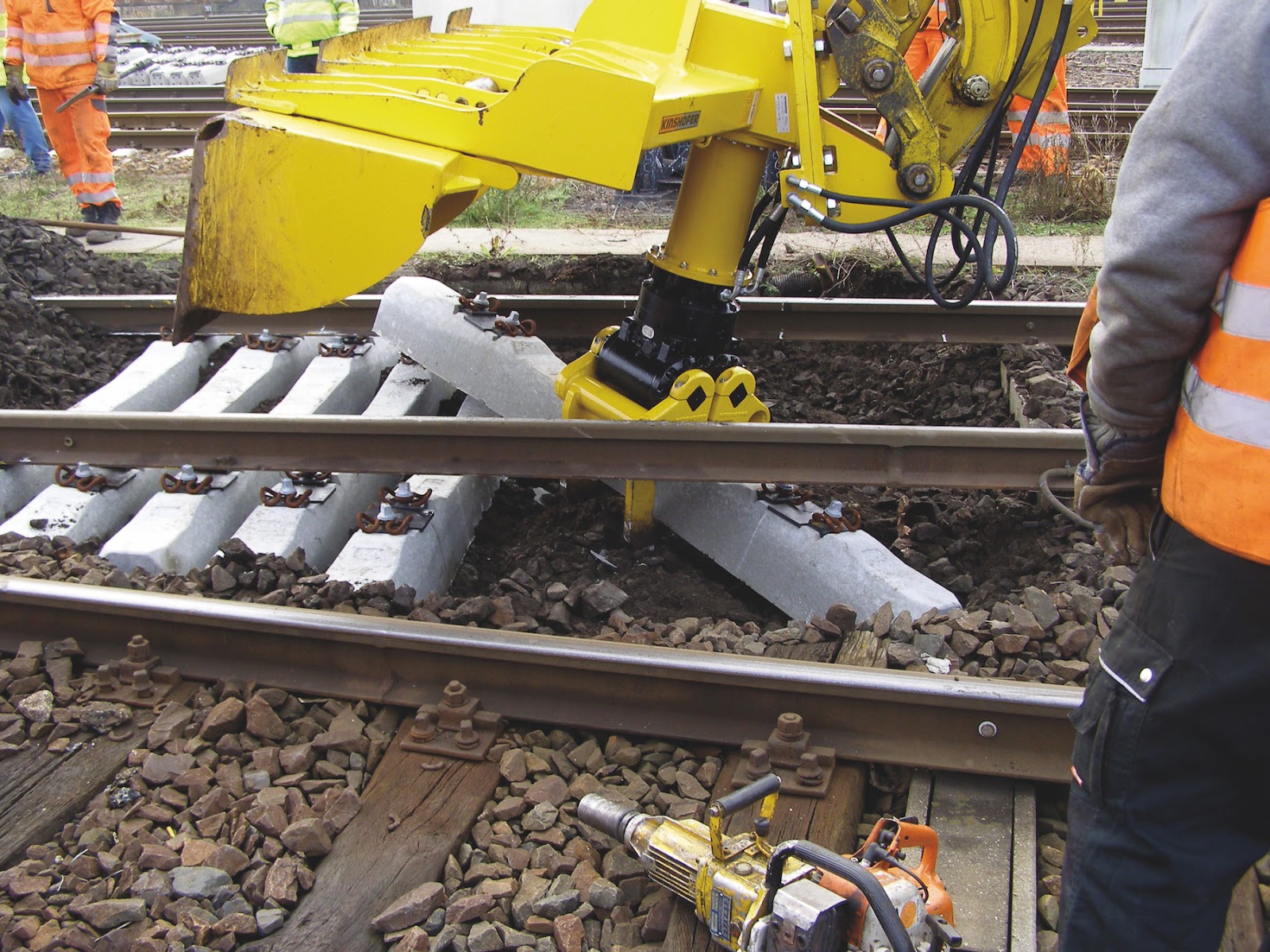 KINSHOFER’s Railway Tie Changer Attachments Offer Efficient Railway