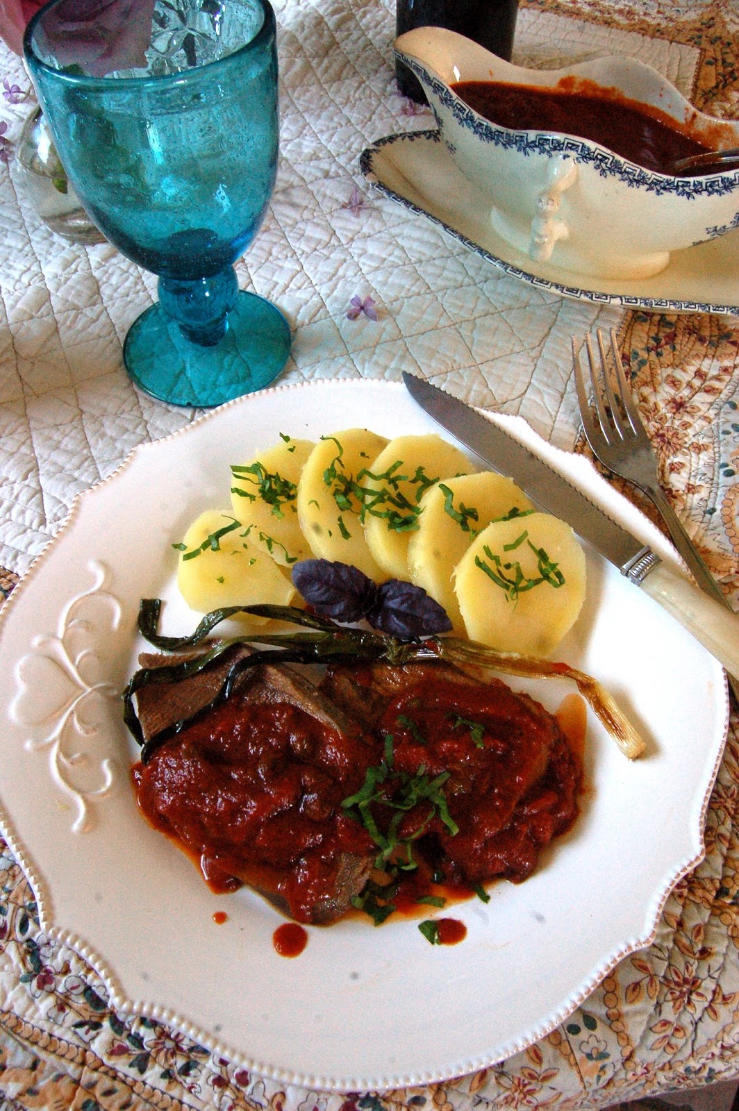 Langue de Bœuf Sauce Piquante aux Câpres