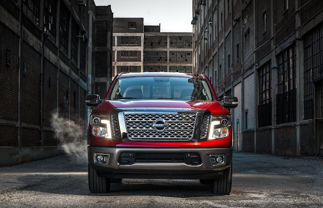 Titan 2017 Nissan Titan red