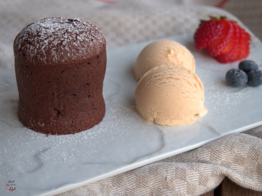 Coulant, postre de chocolate con un exterior de bizcocho y un núcleo interior líquido de gianduja de avellana.