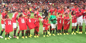 Chevrolet Bawa 2 Bocah Indonesia Jadi Maskot Manchester United Chevrolet Bawa 2 Bocah Indonesia Jadi Maskot Manchester United