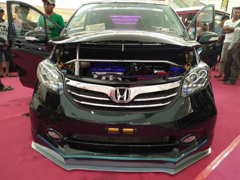  Honda  Freed  Berbalut Warna  Bunglon Organisasi Nasional 