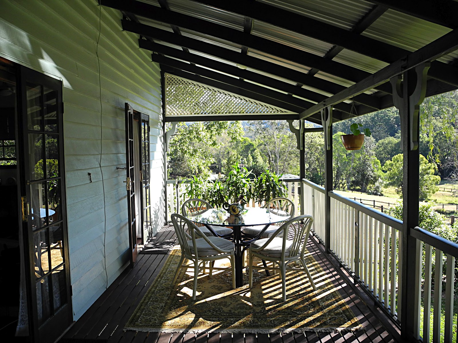 Mugwhys Vintage: Phew the Pew made it to the verandah..... at last.