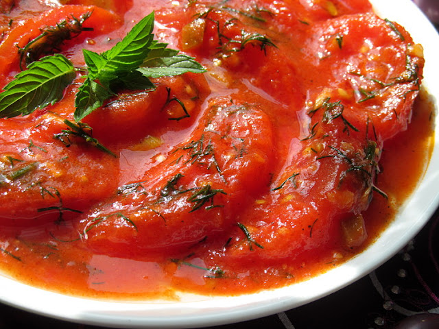 Закуска из тушеных помидор