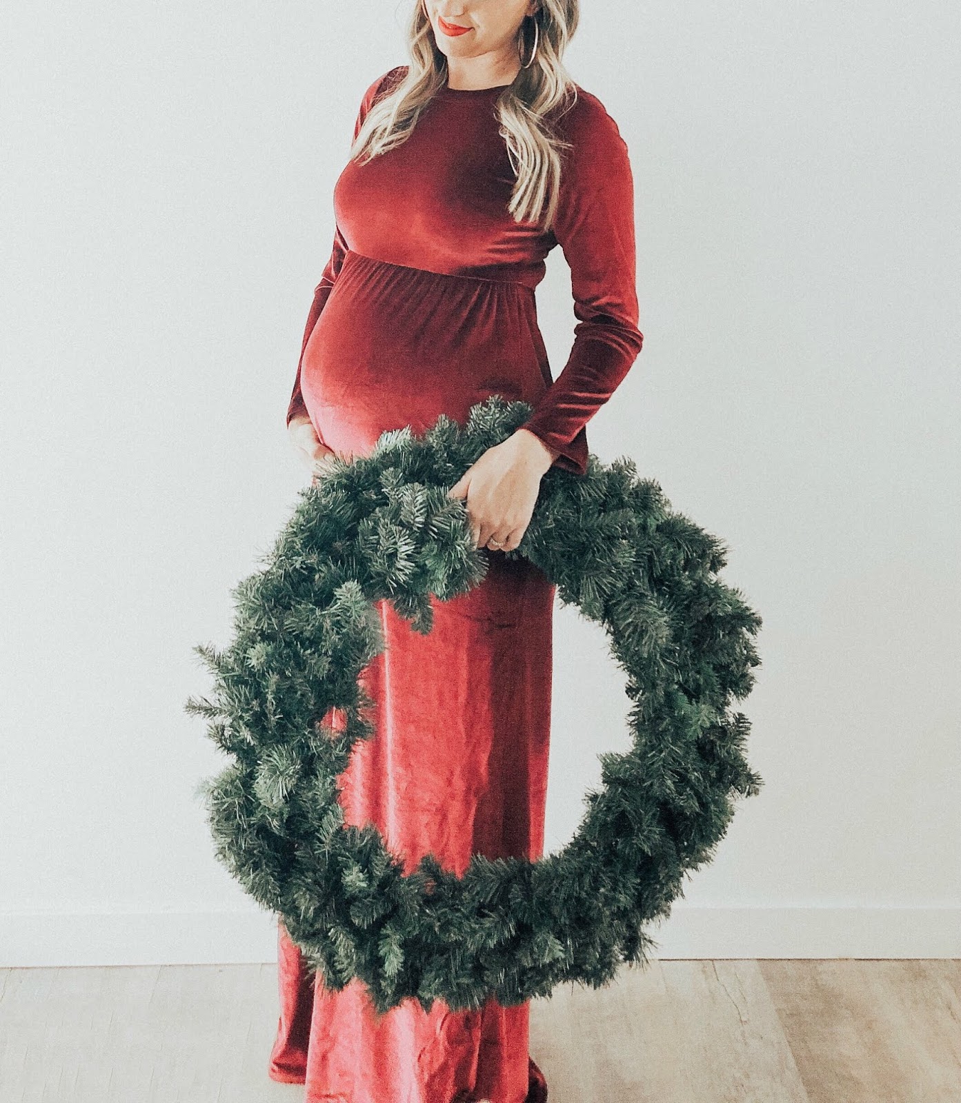 pregnant christmas outfit