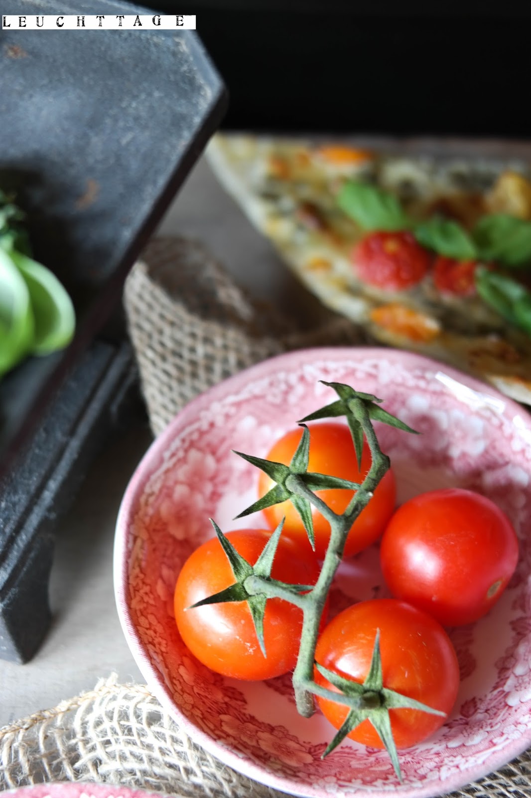 Tomaten-Flammkuchen - Leuchttage
