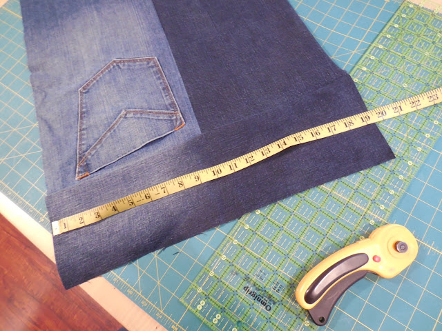 QUILTERS...ENJOY COLOR! : Denim Triangle Bag with Lining