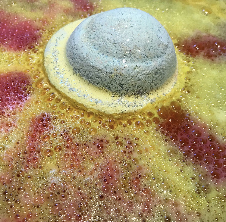 All Things Lush UK: Rainbow Brighton Bath Bomb