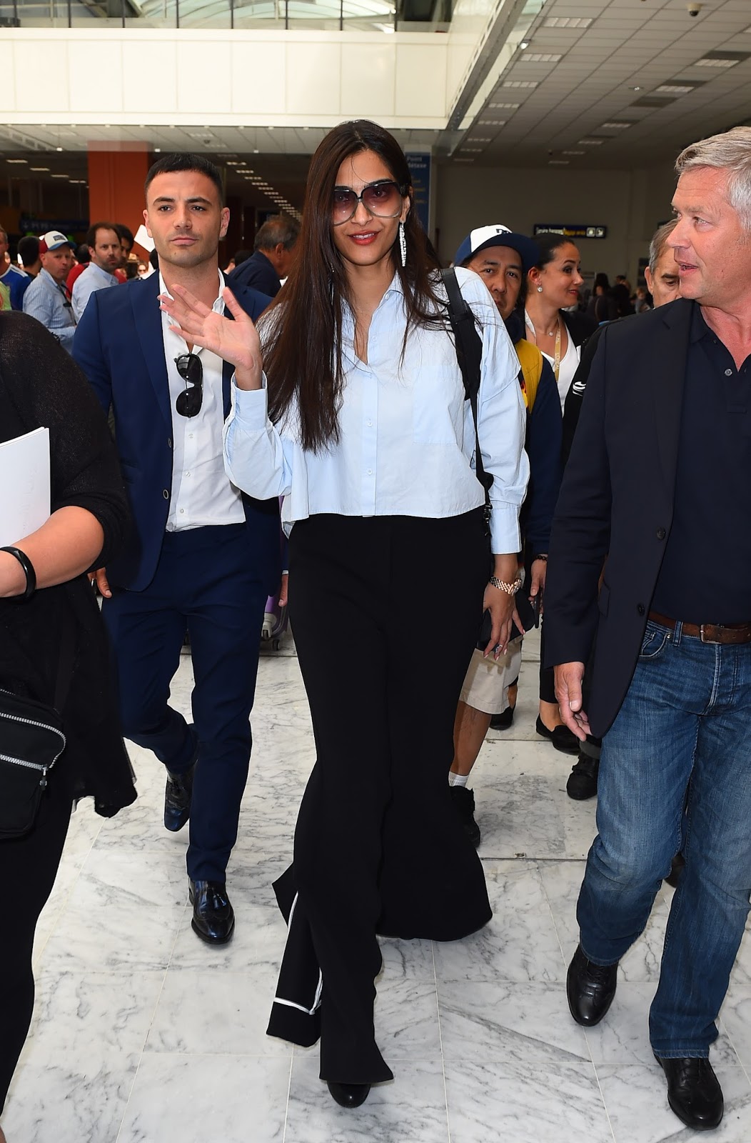 Sonam Kapoor Looks Beautiful As She Arrives At Nice CÃ´te d'Azur International Airport For The 70th Cannes Film Festival 2017 in France