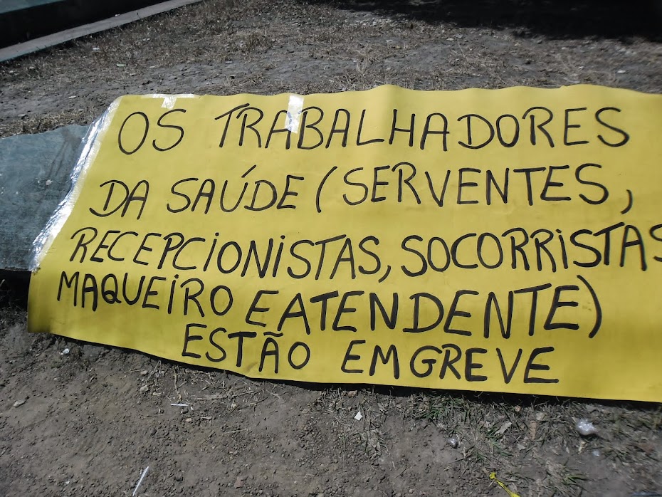 TRABALHADORES PROTESTAM EM FRENTE A SECRETARIA DE SAUDE