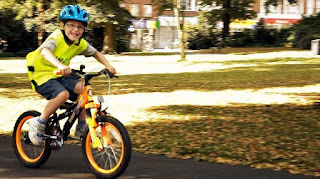 Fuente: http://www.circulaseguro.com/educacion-vial-para-ninos-5-la-bicicleta-donde-si-y-donde-no/ Especial atención con los niños