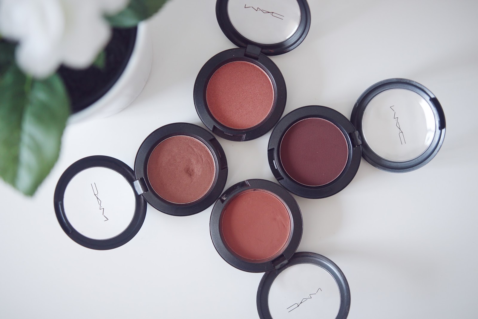 mac film noir blush on dark skin