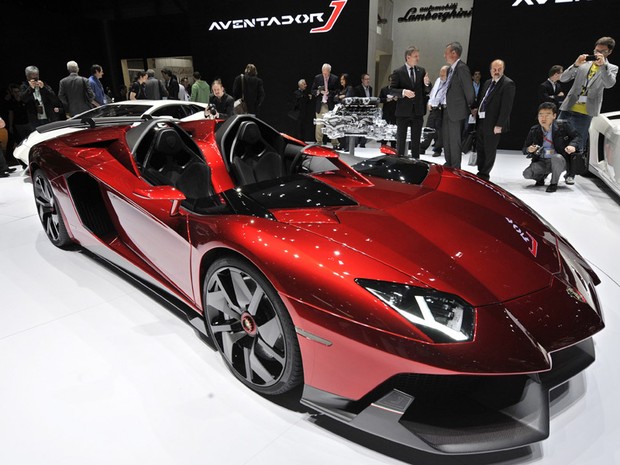 Lamborghini Aventador chega a 2 mil unidades vendidas