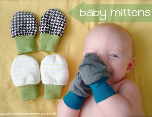 Bila masa sesuai buka sarung tangan bayi, perkembangan deria sentuh dan genggam bayi, mittens kena pakai sampai bila, gambar sarung tangan bayi