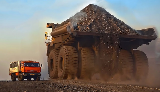 gambar truk terbesar di dunia-oranye belakang