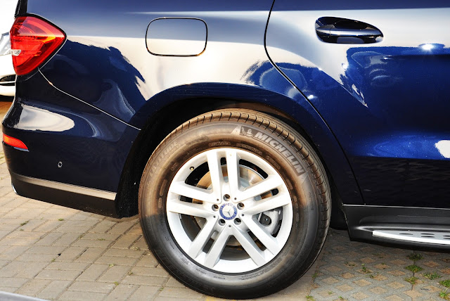Hệ thống treo Mercedes GLS 350 d 4MATIC Mercedes GLS 350 d 4MATIC trang bị hệ thống treo khí nén thích ứng AIRMATIC