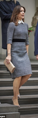 Robe Prada / escarpins Gianvito Rossi / pochette Naledi Copenhagen