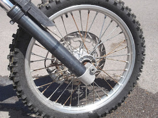 Rueda de KTM 640 E con radio oxidados KTM wheel
