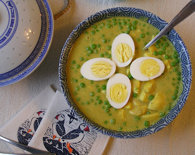 This Canadian egg curry soup served with hard boiled eggs and peas is divine.